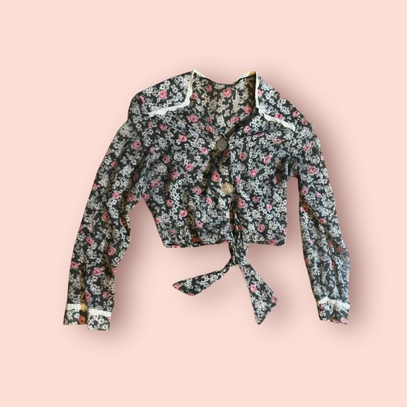 It’d Be A Lot Cooler If You Did Buy This Vintage Floral Tie and Button Top - Picture 3 of 6